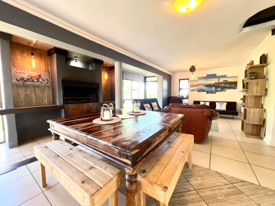 5 Bedroom Property for Sale in Paradise Beach Eastern Cape